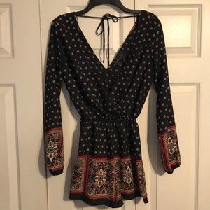 ROMEO AND JULIET Couture Small Long Sleeve Romper